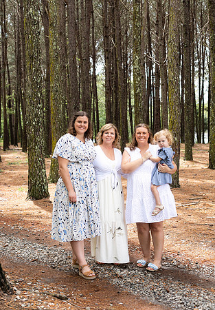 Extend Family Photos At Lake Peachtree