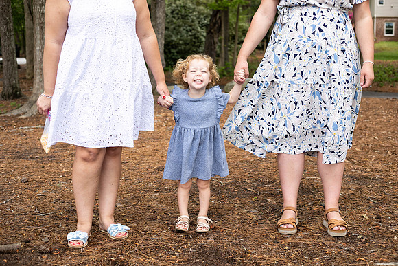 Extend Family Photos At Lake Peachtree