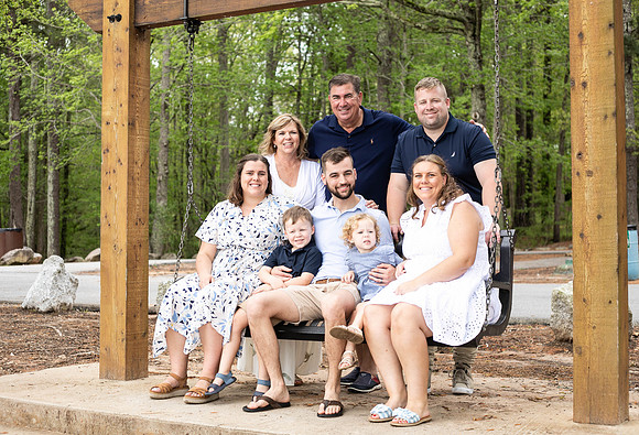 Extend Family Photos At Lake Peachtree