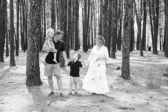 Extend Family Photos At Lake Peachtree