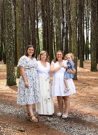 Extend Family Photos At Lake Peachtree