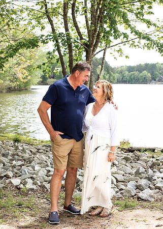 Extend Family Photos At Lake Peachtree