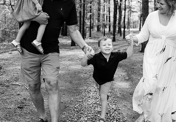 Extend Family Photos At Lake Peachtree