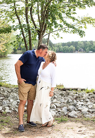Extend Family Photos At Lake Peachtree