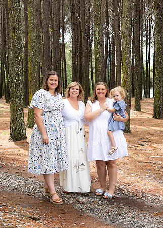 Extend Family Photos At Lake Peachtree