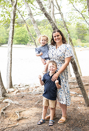 Extend Family Photos At Lake Peachtree