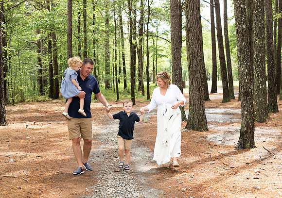 Extend Family Photos At Lake Peachtree