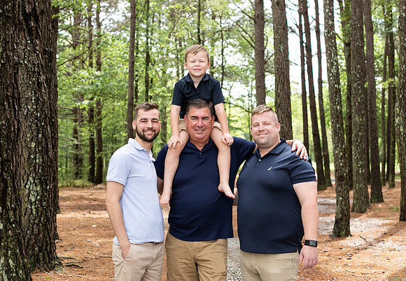 Extend Family Photos At Lake Peachtree