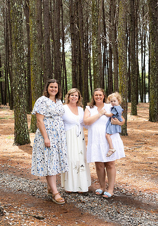 Extend Family Photos At Lake Peachtree
