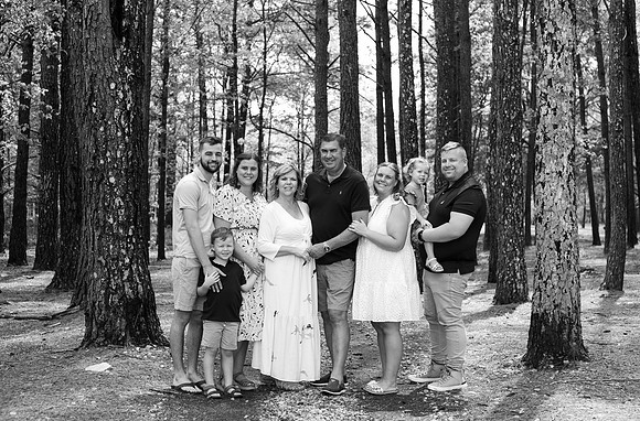 Extended Family Photos At Lake Peachtree