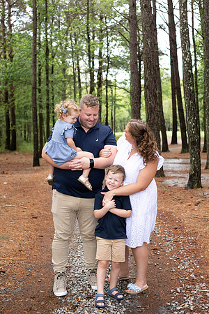 Extend Family Photos At Lake Peachtree