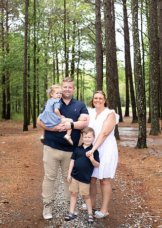 Extend Family Photos At Lake Peachtree