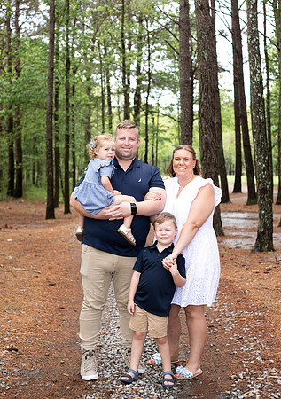 Extend Family Photos At Lake Peachtree