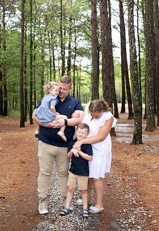 Extend Family Photos At Lake Peachtree